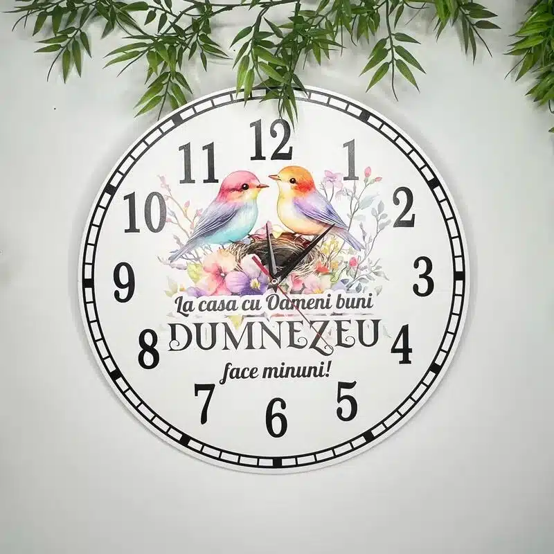 Ceas cu tipar "La casă cu oameni buni, Dumnezeu face minuni"
