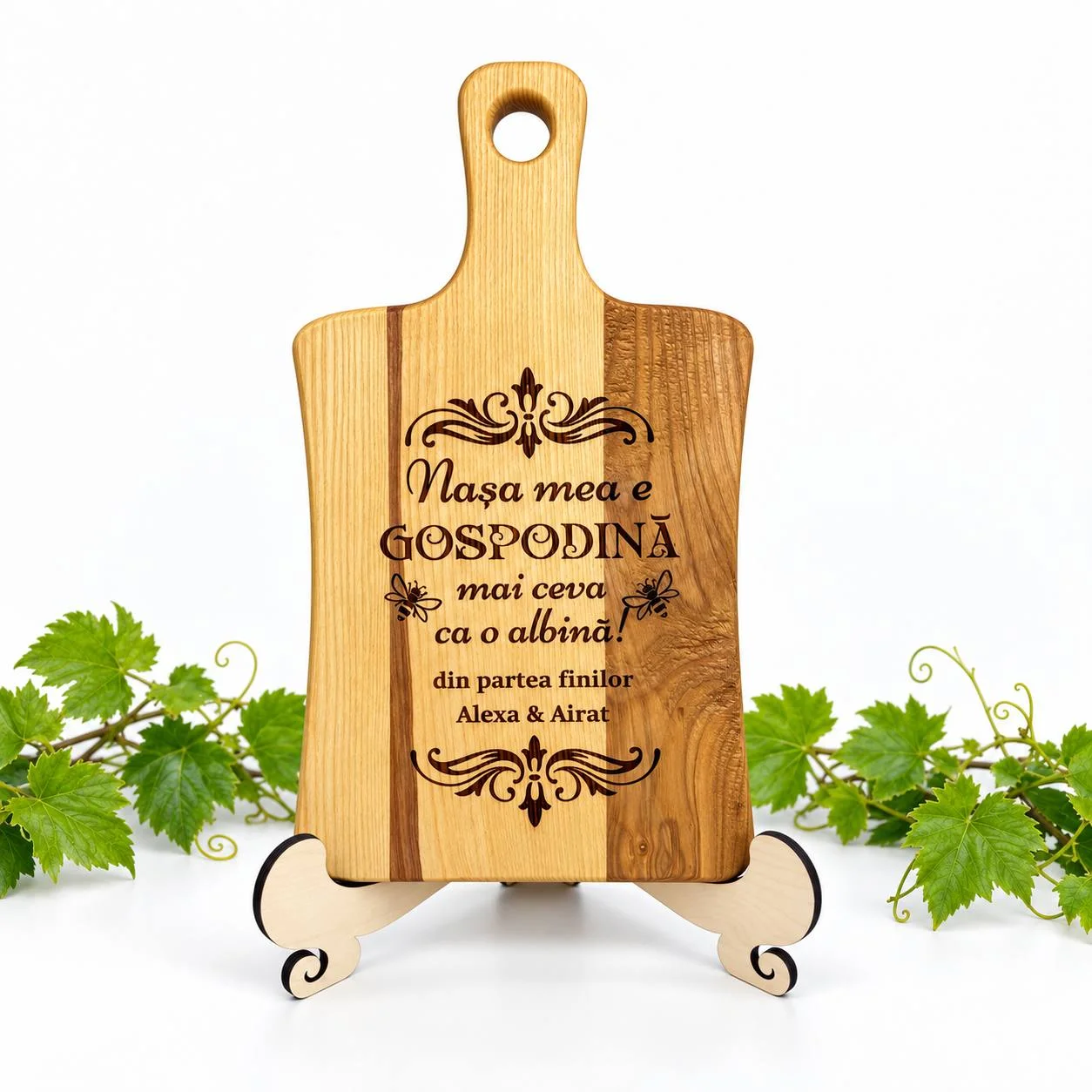 Tocător din lemn personalizat „Nașa mea e gospodină”